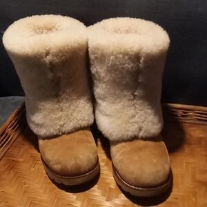 UGG Maylin Size 6